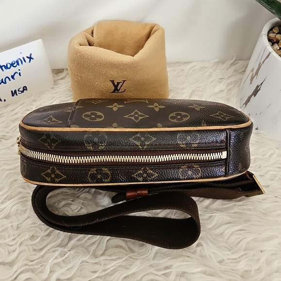 Authentic Louis Vuitton Gange Bumbag Monogram Canvas - Picture 3 of 16